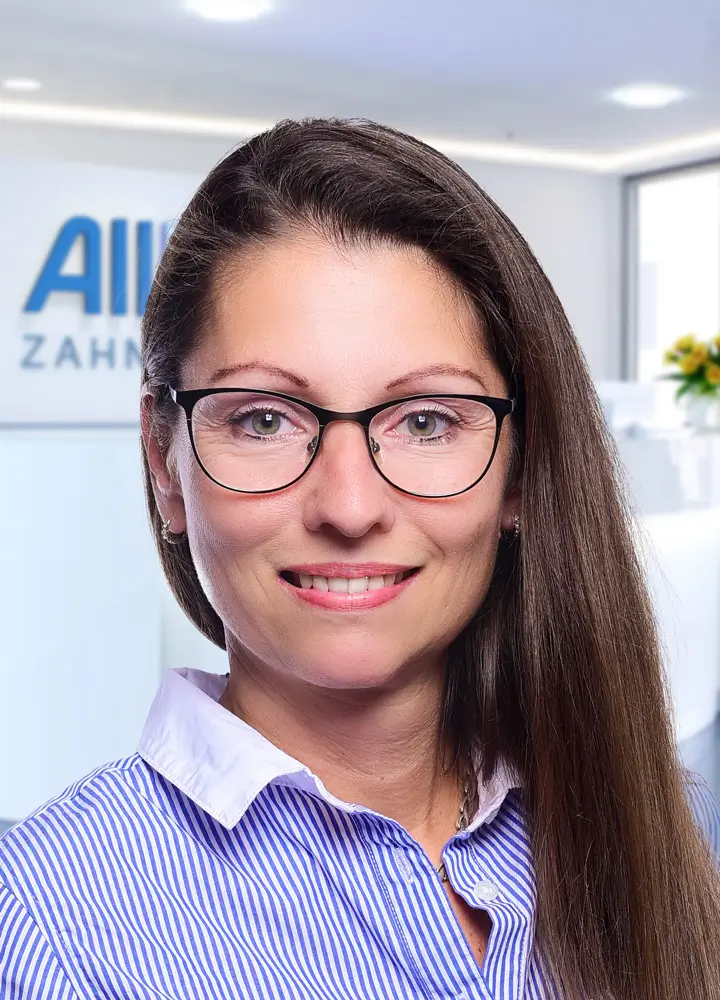 Portrait Klinikmanagerin Doreen Niederstra&szlig;er (AllDent Dresden)