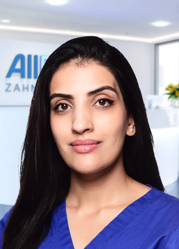 Portrait zahnmedizinische Prophylaxeassistenz Sahar Yalda Omary (AllDent Dresden)