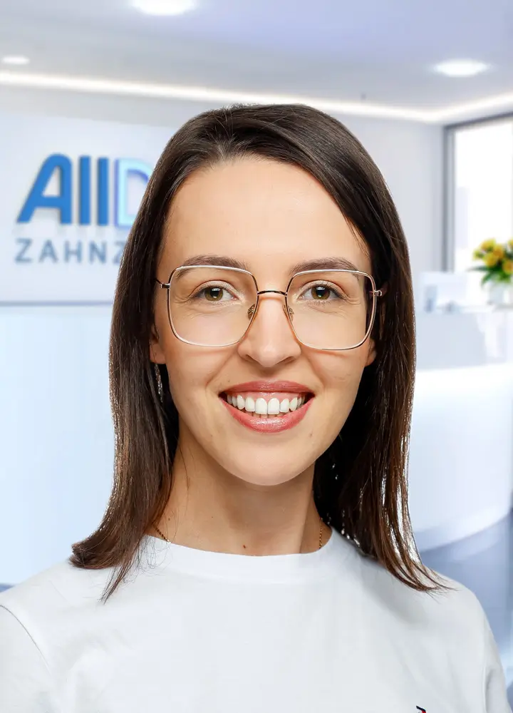 Portrait Zahn&auml;rztin Paulina Gal (AllDent Dresden)