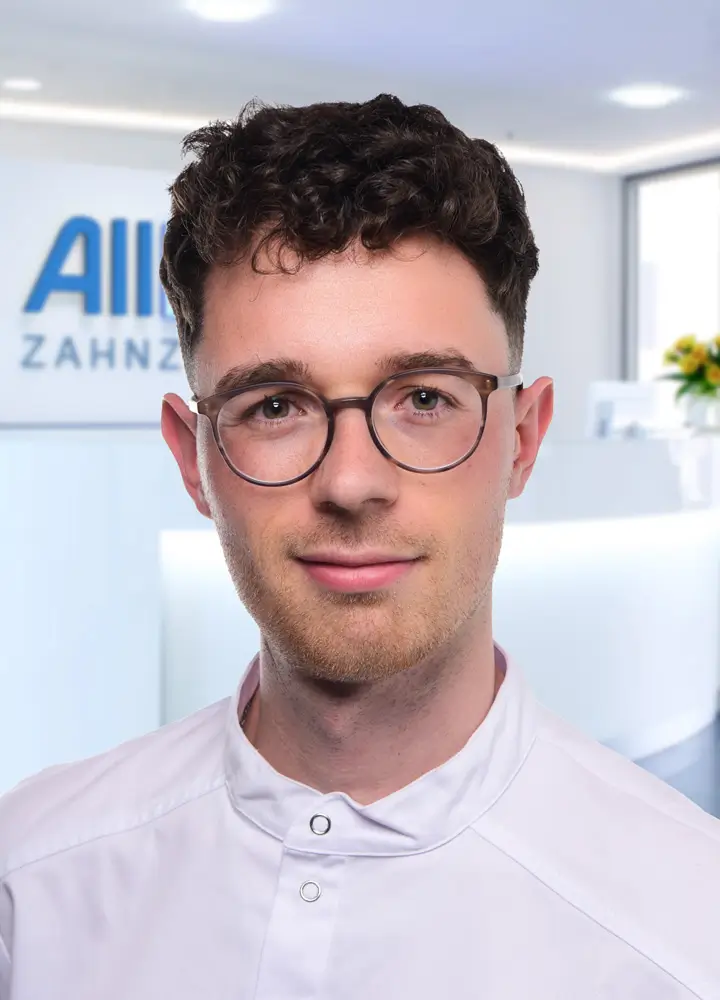 Portrait Zahnarzt Nils Hantke (AllDent Dresden)