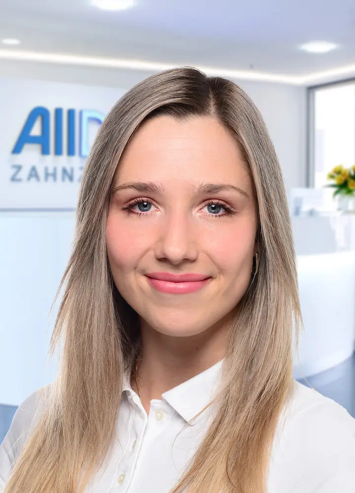 Portrait Zahn&auml;rztin Carolin Harzdorf (AllDent Dresden)