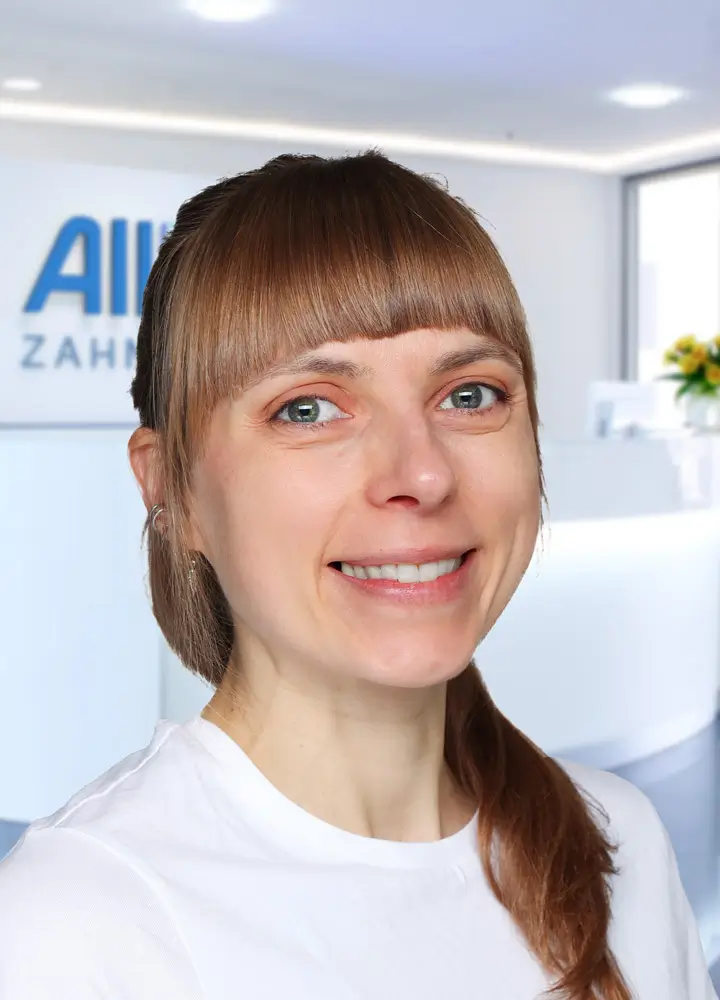 Portrait Zahn&auml;rztin Christiane Kalla (AllDent Dresden)