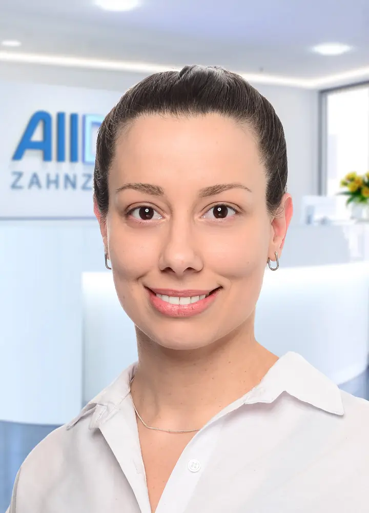 Portrait Zahn&auml;rztin Eleni Louka (AllDent Dresden)