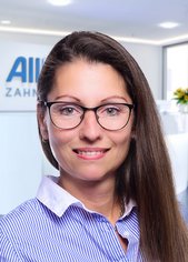 Portrait Klinikmanagerin D. Niederstrasser (AllDent Dresden)